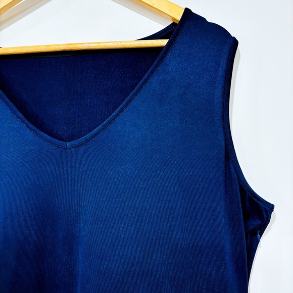 VILANSEAR – Navy & white floral fit & flare dress | Plus 5X • - Picture 3 of 7